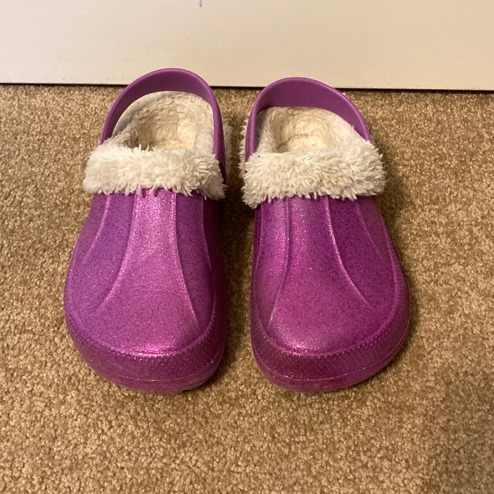 Girls croc type fuzzy inside shoes